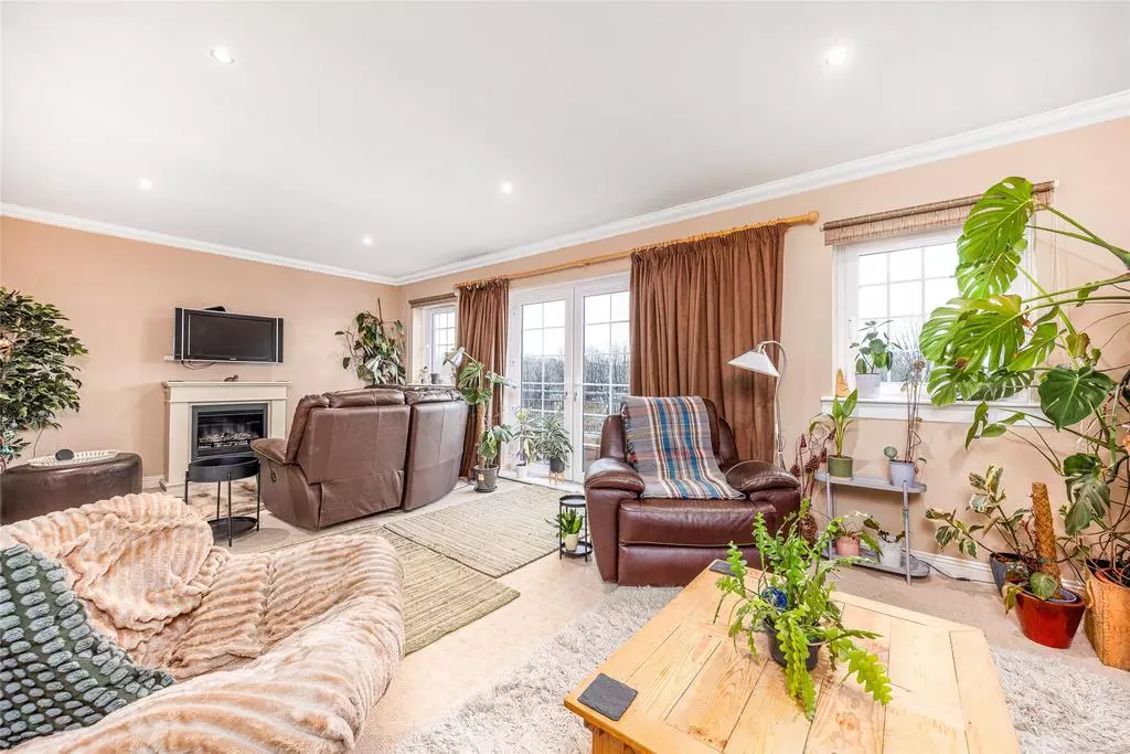 4 bedroom house for sale - Photo 9