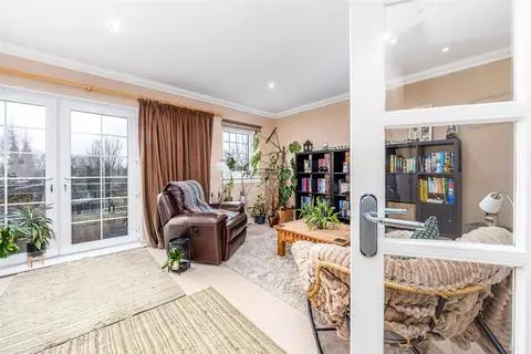 4 bedroom house for sale - Photo 10