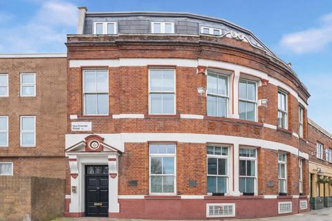 2 bedroom apartment to rent, Northwold Road, London