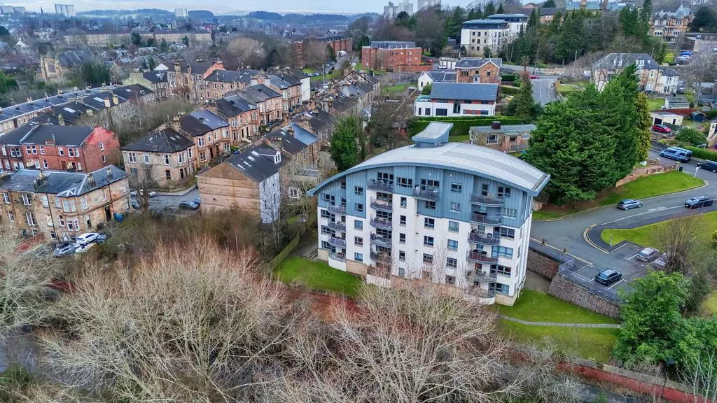 2 bedroom flat for sale - Photo 3