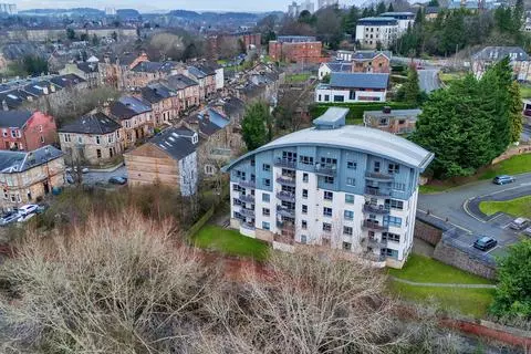 2 bedroom flat for sale - Photo 2