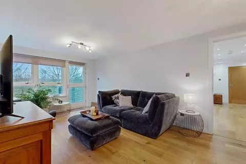 2 bedroom flat for sale - Photo 6