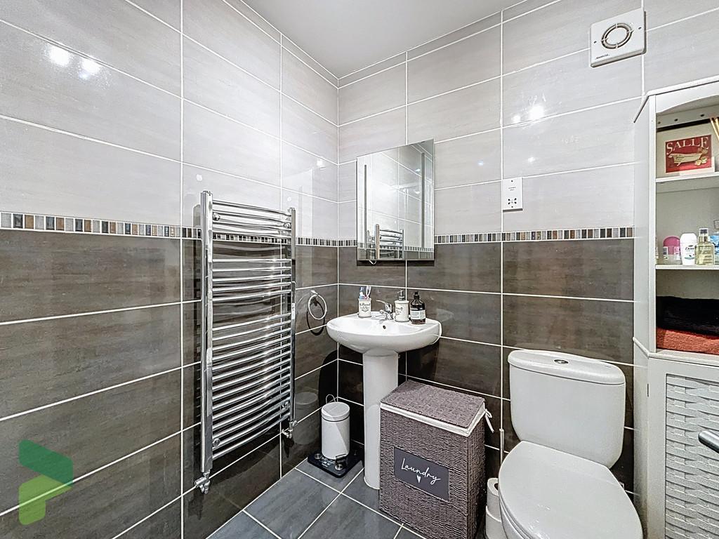 En suite to bedroom 1