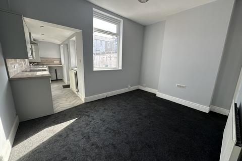 2 bedroom terraced house to rent, Gorton Road, Stockport, SK5 6RN