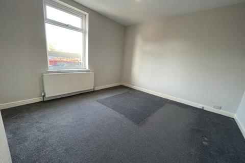 2 bedroom terraced house to rent, Gorton Road, Stockport, SK5 6RN