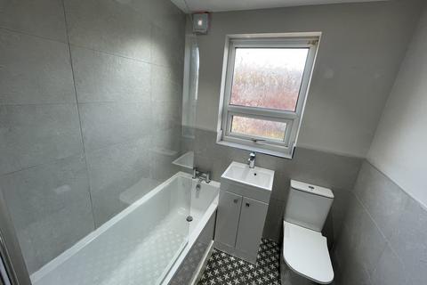 2 bedroom terraced house to rent, Gorton Road, Stockport, SK5 6RN
