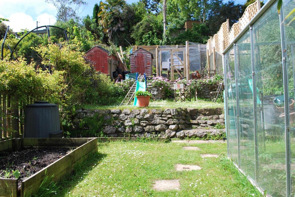 GARDEN &amp; GARAGE