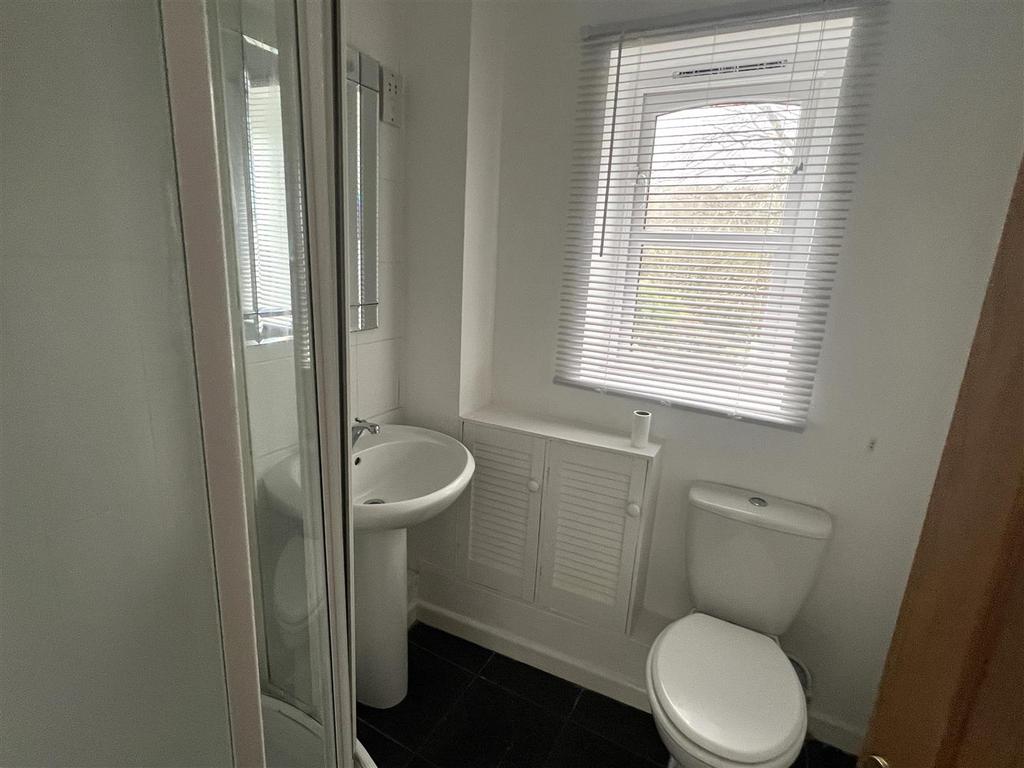 ENSUITE &amp; WARDROBE