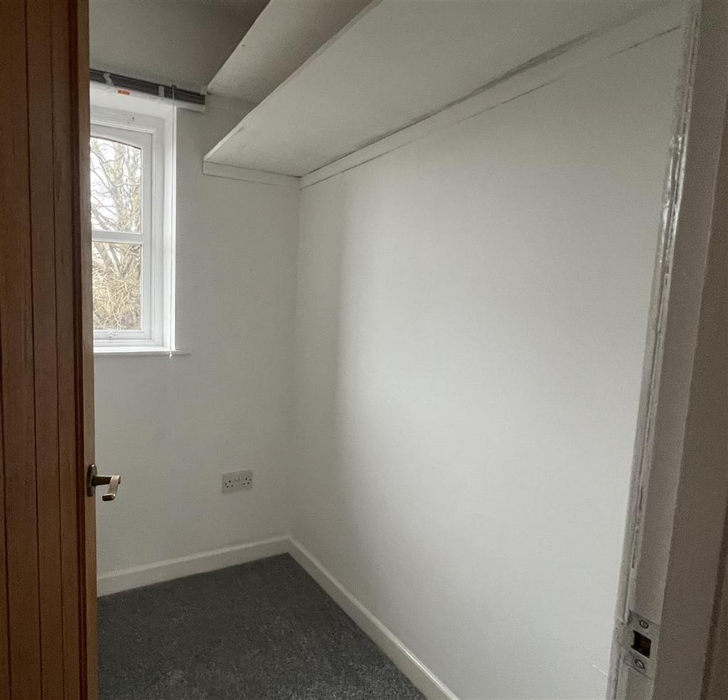 ENSUITE &amp; WARDROBE
