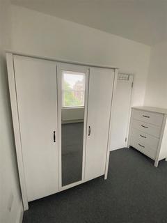 Studio to rent, Lancaster Road, London N4