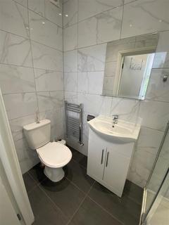 Studio to rent, Lancaster Road, London N4