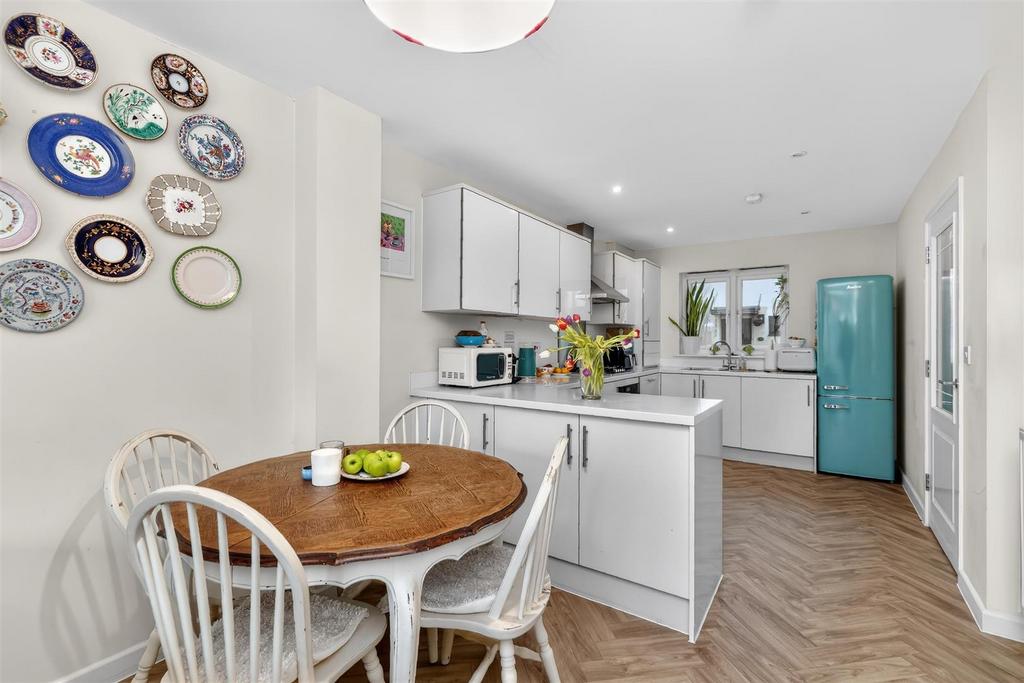 Kitchen/Dining Area