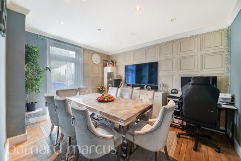 4 bedroom end of terrace house for sale, Oliver Avenue, London