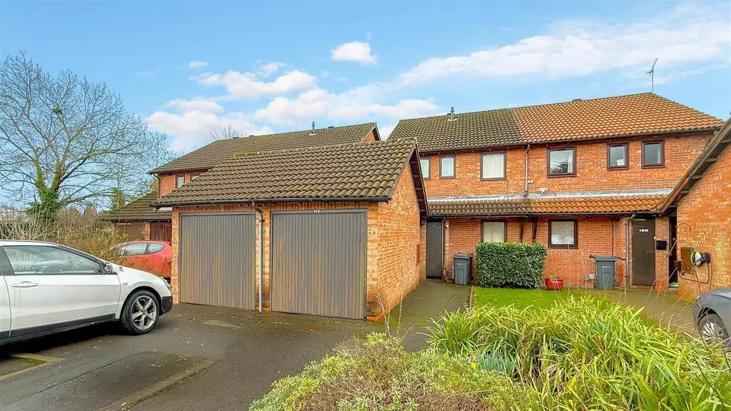 3 bedroom semi-detached house for sale - Photo 3