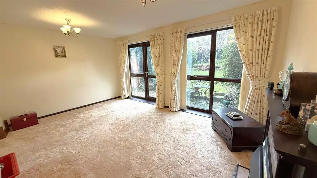 3 bedroom semi-detached house for sale - Photo 5