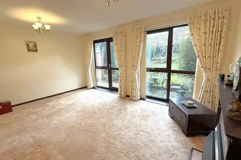 3 bedroom semi-detached house for sale - Photo 4