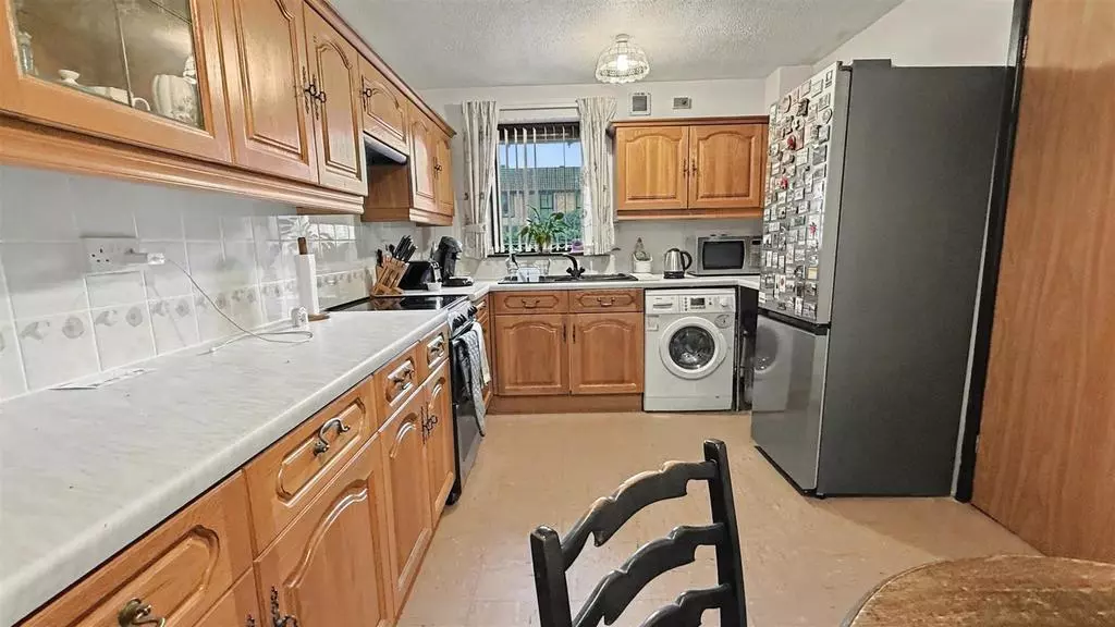 3 bedroom semi-detached house for sale - Photo 11