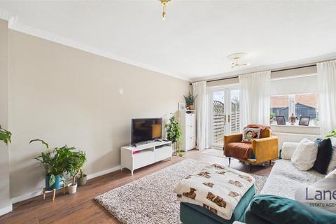 2 bedroom terraced house for sale, Bushbarns, Cheshunt