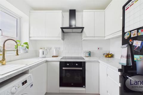 2 bedroom terraced house for sale, Bushbarns, Cheshunt