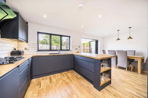 4 bedroom semi-detached house to rent, Sunna Gardens, Sunbury-On-Thames TW16