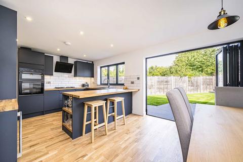 4 bedroom semi-detached house to rent, Sunna Gardens, Sunbury-On-Thames TW16