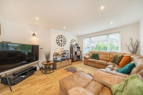 4 bedroom semi-detached house to rent, Sunna Gardens, Sunbury-On-Thames TW16