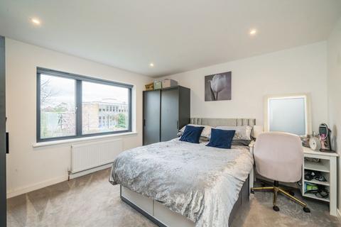 4 bedroom semi-detached house to rent, Sunna Gardens, Sunbury-On-Thames TW16