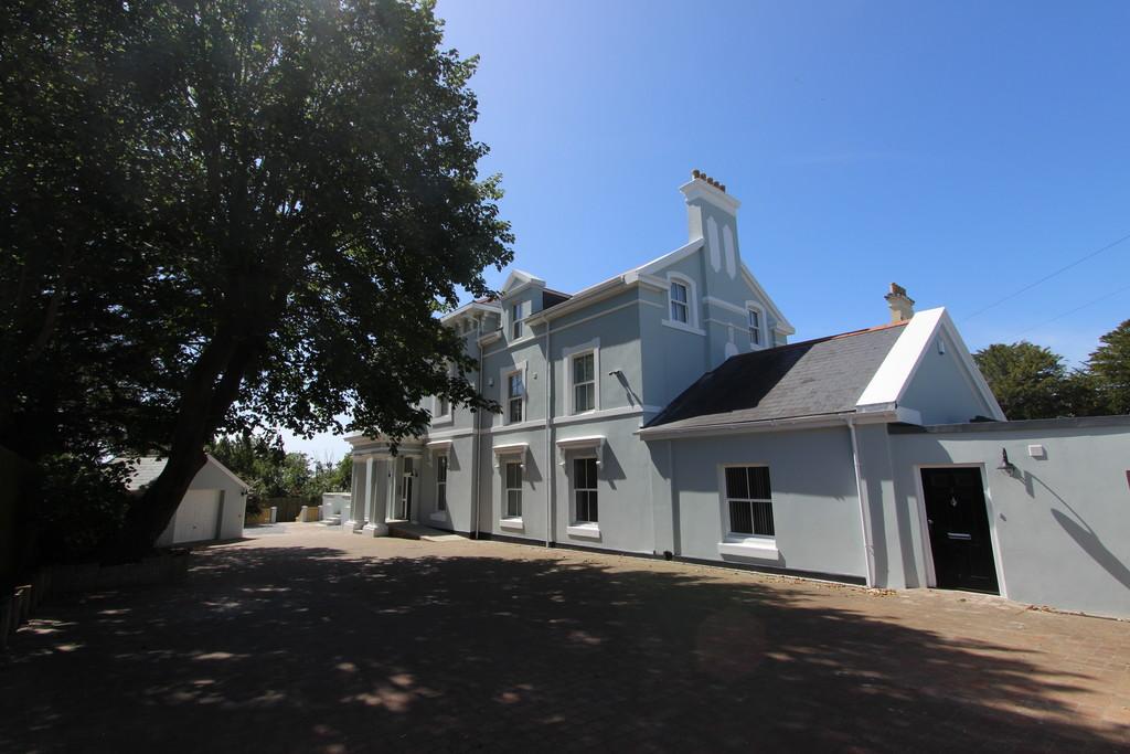Wingfield Court - FRONT (5)