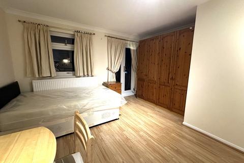 undefined, Rowan Close, South Ealing, London
