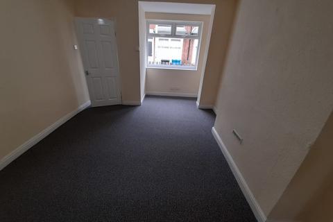 2 bedroom terraced house to rent, Cardigan Avenue, Fenchurch Street, HULL, HU5 1JG, UK