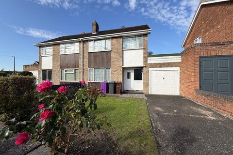 3 bedroom semi-detached house to rent, Elizabeth Avenue, Wolverhampton WV4