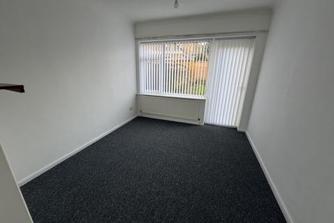 3 bedroom semi-detached house to rent, Elizabeth Avenue, Wolverhampton WV4