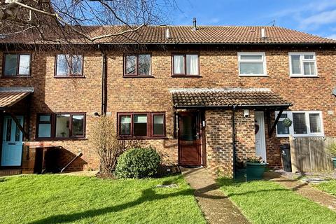 2 bedroom terraced house to rent, Dinsdale Gardens, Rustington