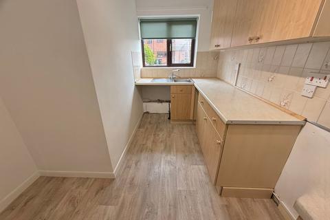 2 bedroom terraced house to rent, Dinsdale Gardens, Rustington