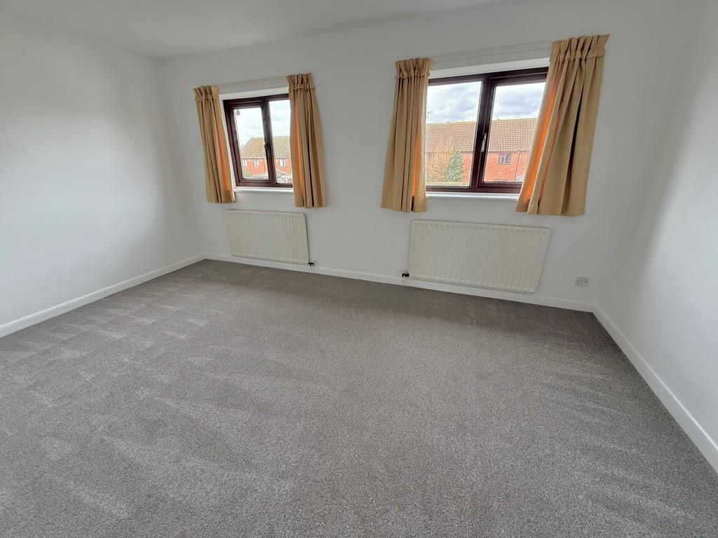 6 Dinsdale Gardens Bed1 1