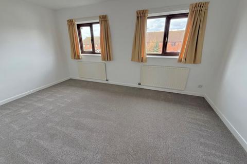 2 bedroom terraced house to rent, Dinsdale Gardens, Rustington