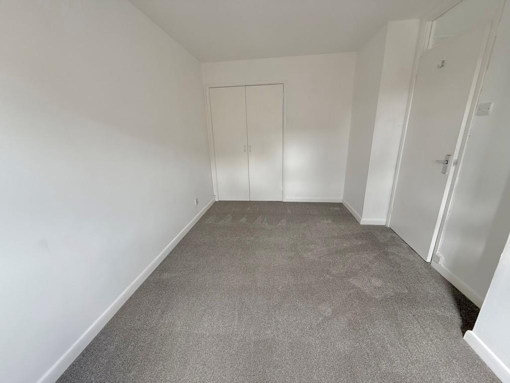 6 Dinsdale Gardens Bed2