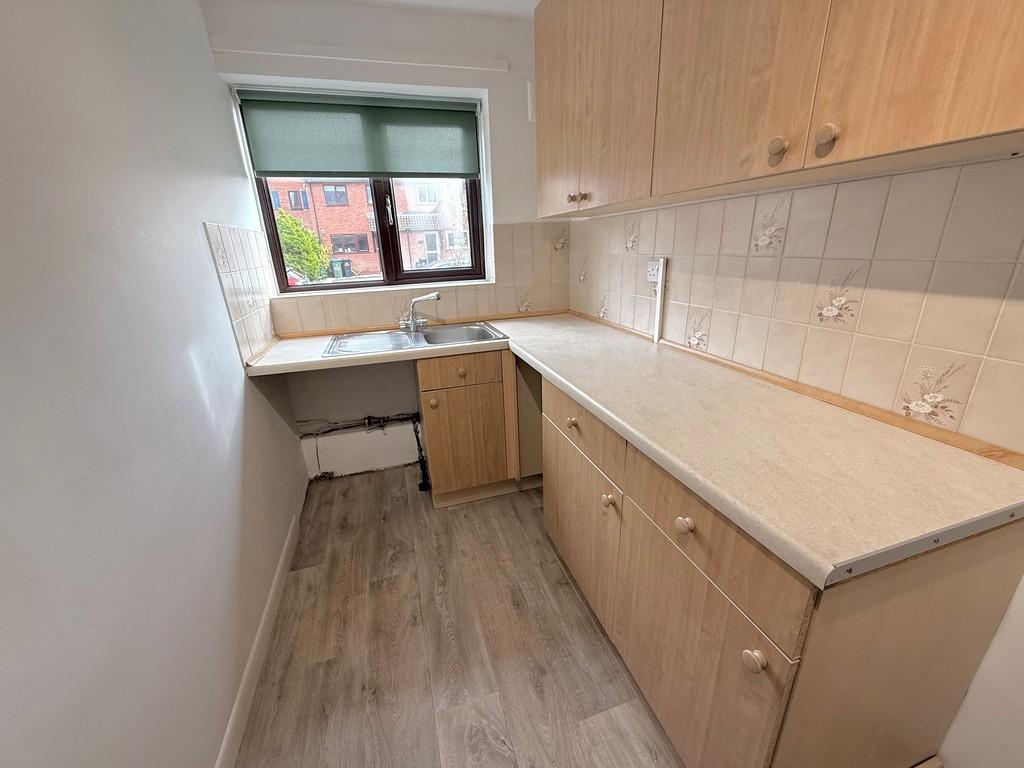 6 Dinsdale Gardens Kitchen 3