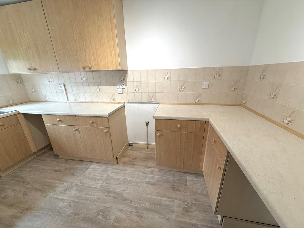 6 Dinsdale Gardens Kitchen 2