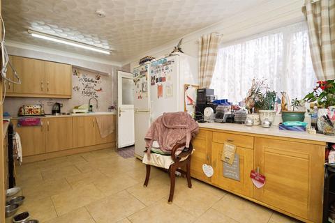 3 bedroom semi-detached house for sale, South Drive, Bolton-upon-Dearne, ROTHERHAM