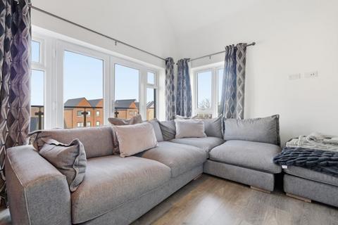 3 bedroom flat to rent, Rolfe Road, Chelmsford Garden CM1