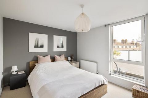 2 bedroom apartment to rent, Sharpley Court, London SE1