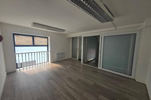 Retail property (high street) to rent, 544-546 Ley St Ilford IG2 7DB