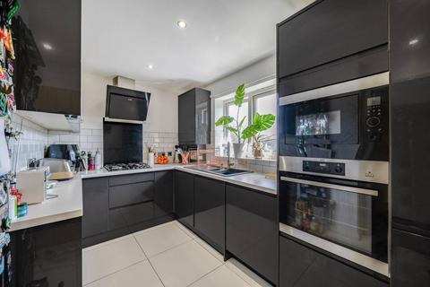2 bedroom flat to rent, Eastway, Hackney, London, E9