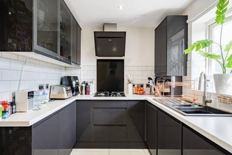 2 bedroom flat to rent, Eastway, Hackney, London, E9