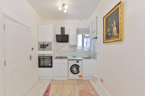 1 bedroom flat for sale, Mossbury Road, Clapham Junction, London, SW11