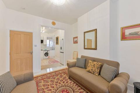 1 bedroom flat for sale, Mossbury Road, Clapham Junction, London, SW11
