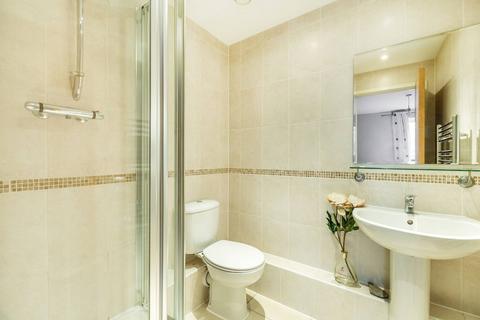 2 bedroom flat for sale, Lanadron Close, Isleworth, TW7