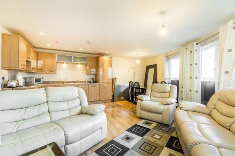 Lanadron Close, Isleworth, TW7