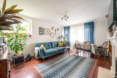 2 bedroom flat for sale, Brading Crescent, Aldersbrook, London, E11
